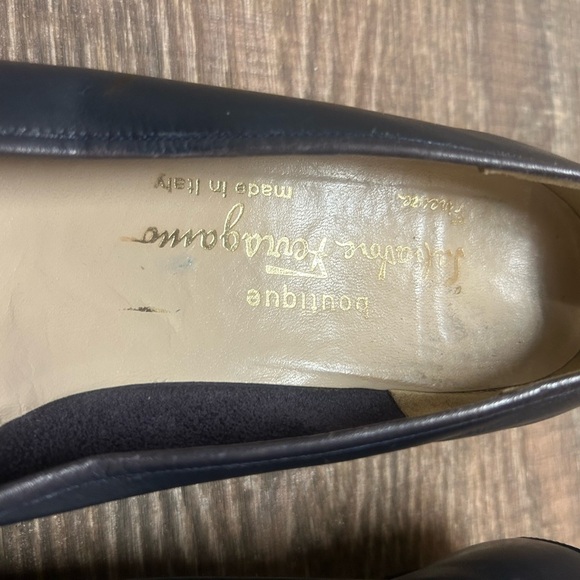 Salvatore Ferragamo 7.5E vintage navy micro heel preppy tasseled shoes. - Picture 13 of 15